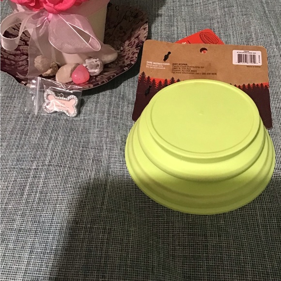 Arcadia Trail Collapsible Bowel.Brand New Comes with a mini frame for key chain. - Picture 6 of 9